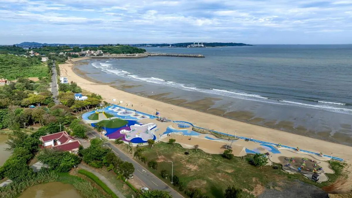 位於小金門的「習山湖公園」多年來已從傳統紀念公園轉型為極具特色的親子休憩地。(圖/取自金門觀光旅遊網) 位於小金門的「習山湖公園」多年來已從傳統紀念公園轉型為極具特色的親子休憩地。(圖/取自金門觀光旅遊網)