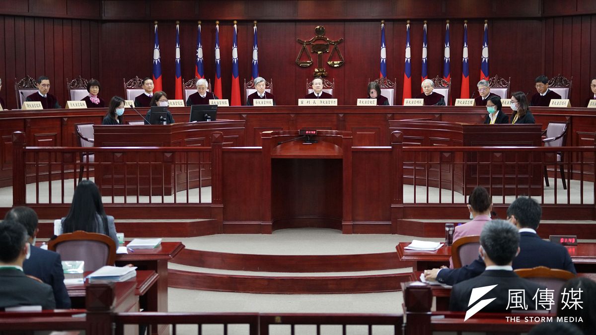 今(31)日憲法法庭在18位地方法官聲請釋憲下展開言詞辯論,也邀請法務部、司法院等機關到場陳述意見。(盧逸峰攝) 今(31)日憲法法庭在18位地方法官聲請釋憲下展開言詞辯論,也邀請法務部、司法院等機關到場陳述意見。(盧逸峰攝)