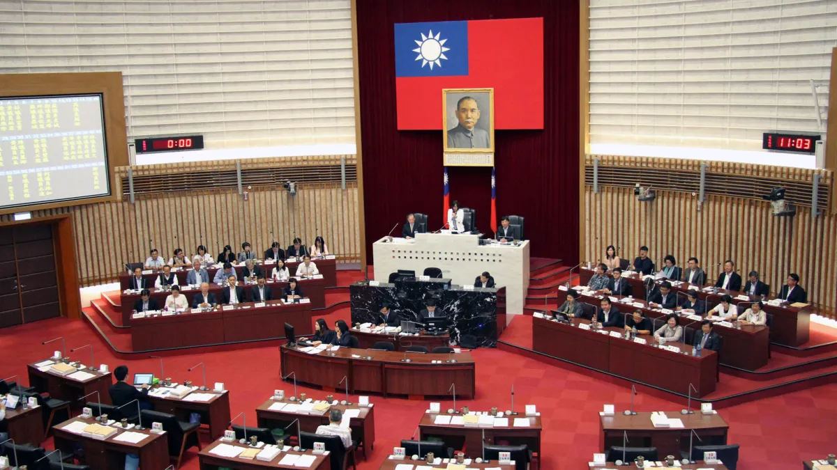 高雄市議會進行財經部門業務報告與質詢議程,豪雨受災議題成焦點。(圖/高雄市議會提供)