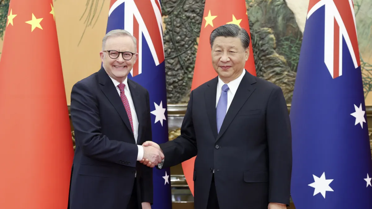 澳洲總理艾班尼斯將與中國國家主席習近平二度在北京會面,圖為2023年11月6日艾班尼斯首度與習近平會面。(美聯社)