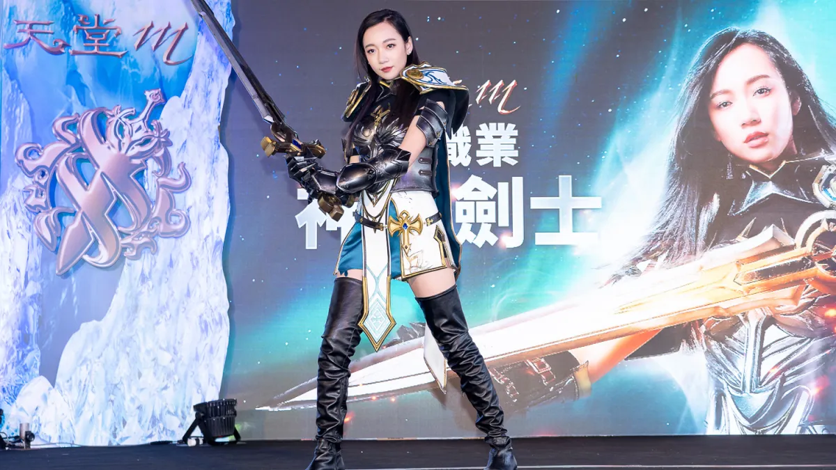 吳卓源第一次COSPLAY就上癮!大秀絕對領域火辣變身「神聖劍士」(圖/遊戲橘子)