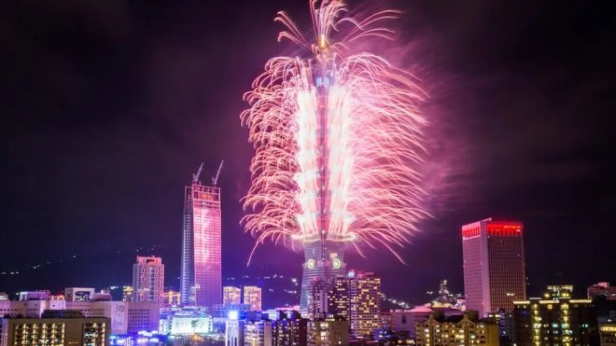 201612月31日台北101新年夜煙火。(BBC中文網)