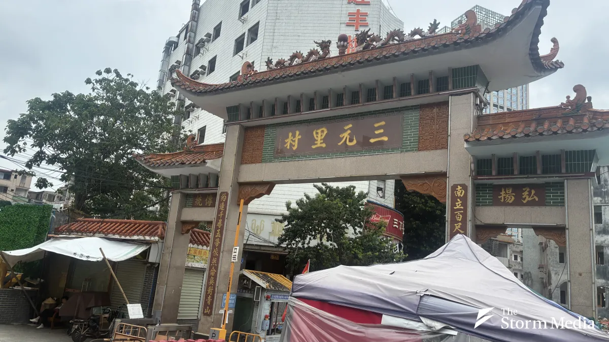 The main entrance of Sanyuanli Village in Guangzhou. (Photo by Tian Chang)