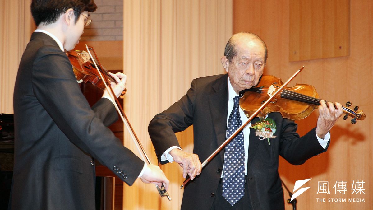 許文龍生前熱愛音樂,奇美博物館收藏世界名琴逾1300把,建立全球最完整的提琴數位檔案。(取自臺南市政府全球資訊網) 許文龍生前熱愛音樂,奇美博物館收藏世界名琴逾1300把,建立全球最完整的提琴數位檔案。(取自臺南市政府全球資訊網)