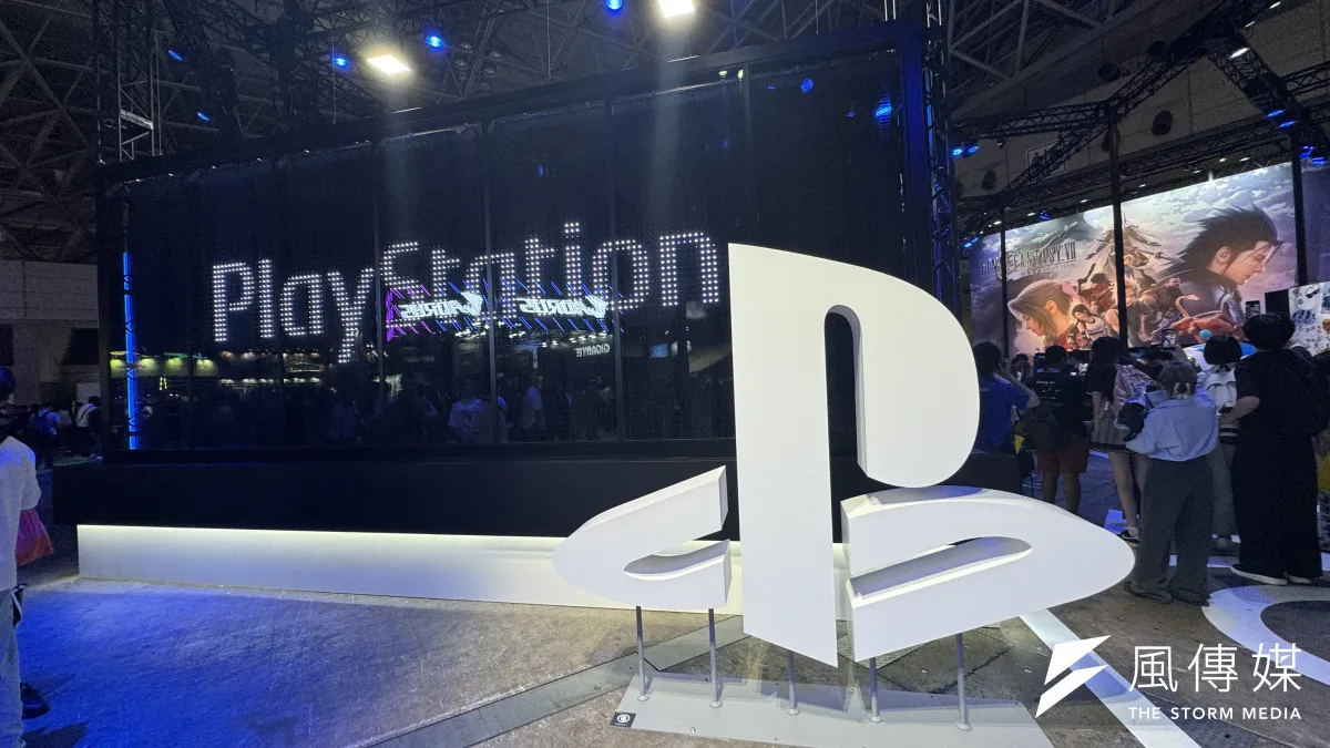 ソニー・インタラクティブエンタテインメント(SIE)は「東京ゲームショウ2026」で、『グランド・セフト・オートVI』の床ハプティクスを活用した体感型シアターや、注目の新作4タイトルの試遊展示を実施し、PS5ならではの最新ゲーム体験を披露した。(黃信維撮影)