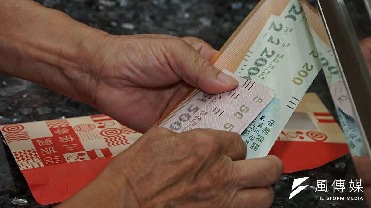 有一執政高層分析,今年五倍券其實是在原有的措施加碼,但因為時空背景不同,反而被罵翻。示意圖,圖為三倍券。(資料照,盧逸峰攝) 有一執政高層分析,今年五倍券其實是在原有的措施加碼,但因為時空背景不同,反而被罵翻。示意圖,圖為三倍券。(資料照,盧逸峰攝)