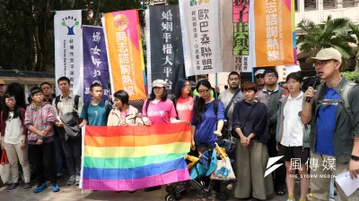 台灣同志諮詢熱線協會下午召開「勿讓公投成為仇恨工具 生師親一起守護同志教育」記者會,呼籲重視同志權益。(蘇仲泓攝)