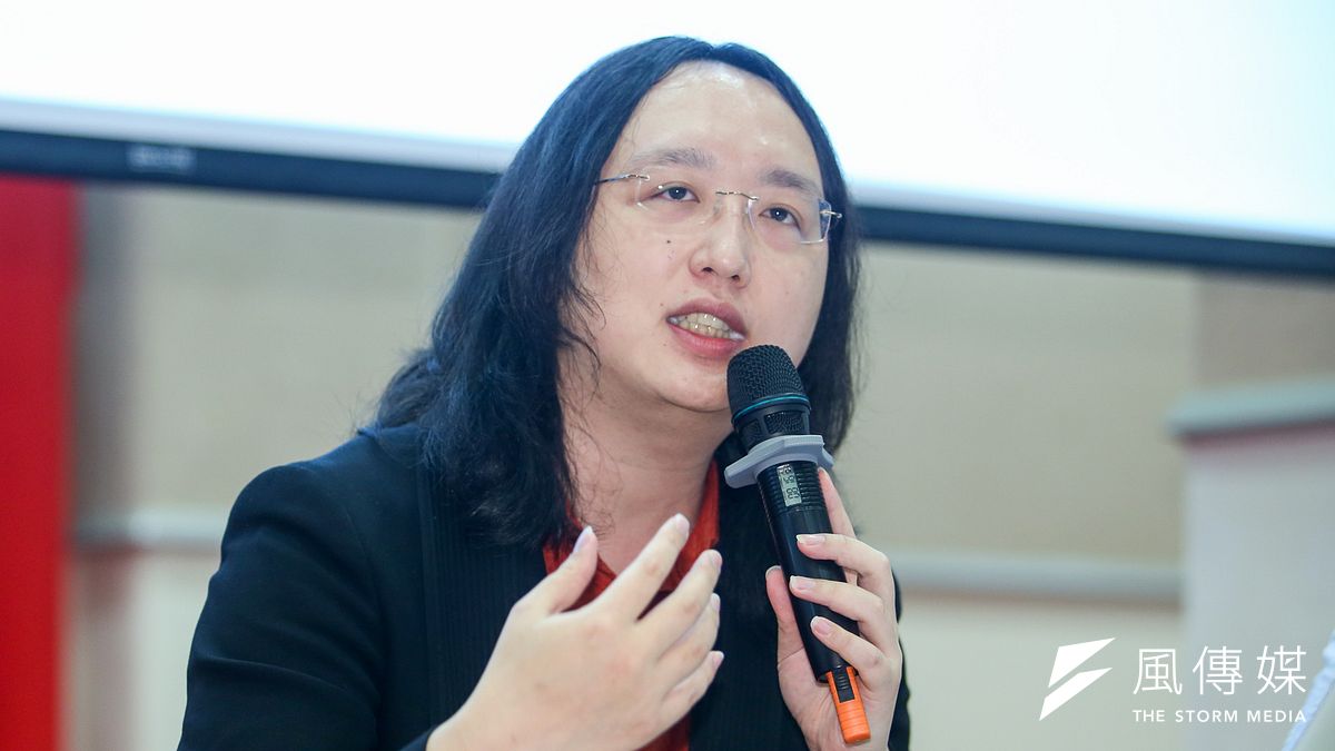 唐鳳說,在入閣前覺得公務人員不肯擔風險,但入閣後發現,他們是不肯擔無限大的風險,只要把風險控制住,沒人被不當究責,大家都很勇於創新。(陳明仁攝) 唐鳳說,在入閣前覺得公務人員不肯擔風險,但入閣後發現,他們是不肯擔無限大的風險,只要把風險控制住,沒人被不當究責,大家都很勇於創新。(陳明仁攝)