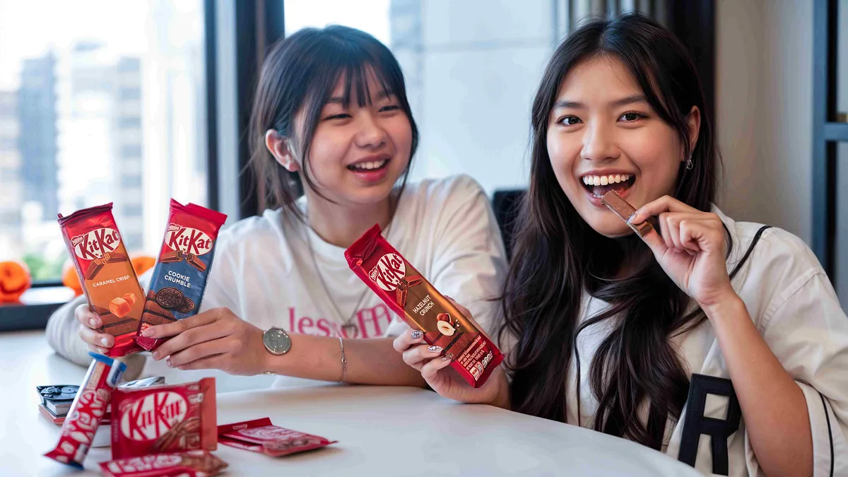 來自杜拜的熱銷風味!KitKat脆脆系列首度限量登台,同步上市多款KitKat新品,滿足巧克力控的多元選擇。 來自杜拜的熱銷風味!KitKat脆脆系列首度限量登台,同步上市多款KitKat新品,滿足巧克力控的多元選擇。