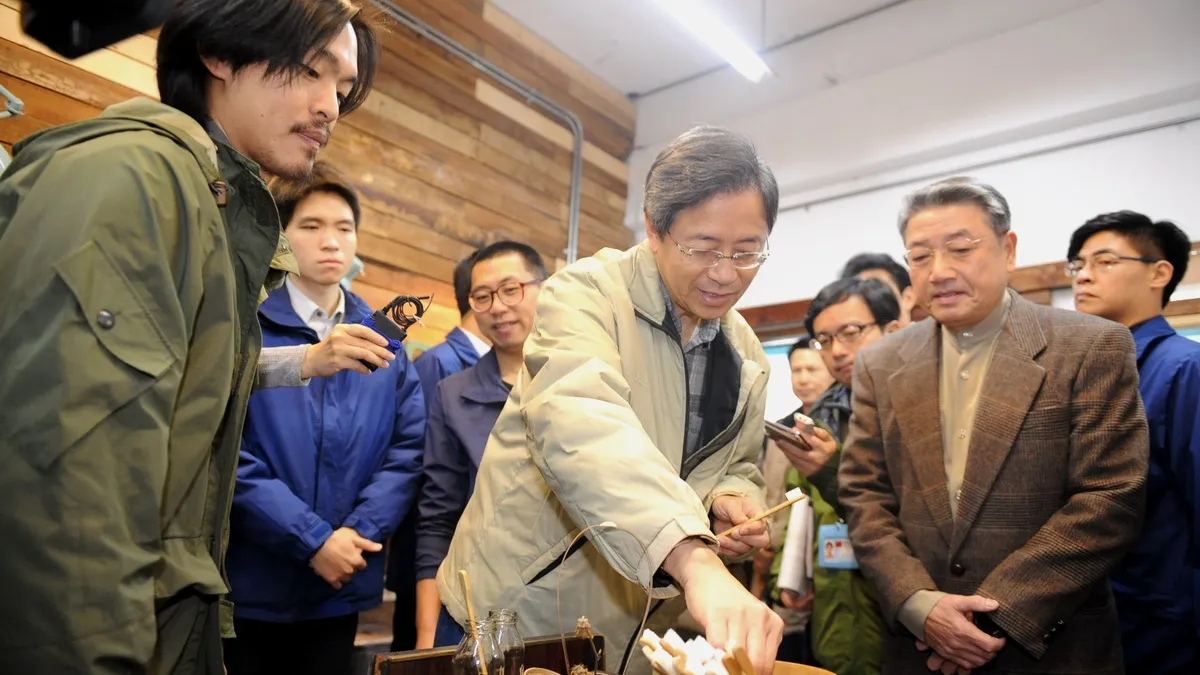 關心地方文創產業 張善政探訪竹山小鎮