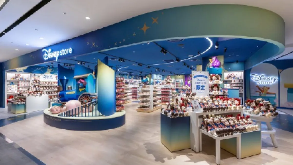 西日本最大規模の「ディズニーストア 心斎橋パルコ店」が8月26日にオープンし、日本初の店舗デザインや大阪限定アイテム全23種がお披露目された。(写真/ディズニーストアPR事務局提供)