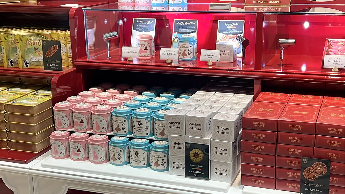 大丸松坂屋百貨店とモン・クレーヴが共同で設立した新ブランド『PATISSERIE ANNIVEL』が、ディズニーの物語をテーマにしたスイーツで大丸東京店に華やかに誕生した。(写真/風傳媒提供) 大丸松坂屋百貨店とモン・クレーヴが共同で設立した新ブランド『PATISSERIE ANNIVEL』が、ディズニーの物語をテーマにしたスイーツで大丸東京店に華やかに誕生した。(写真/風傳媒提供)