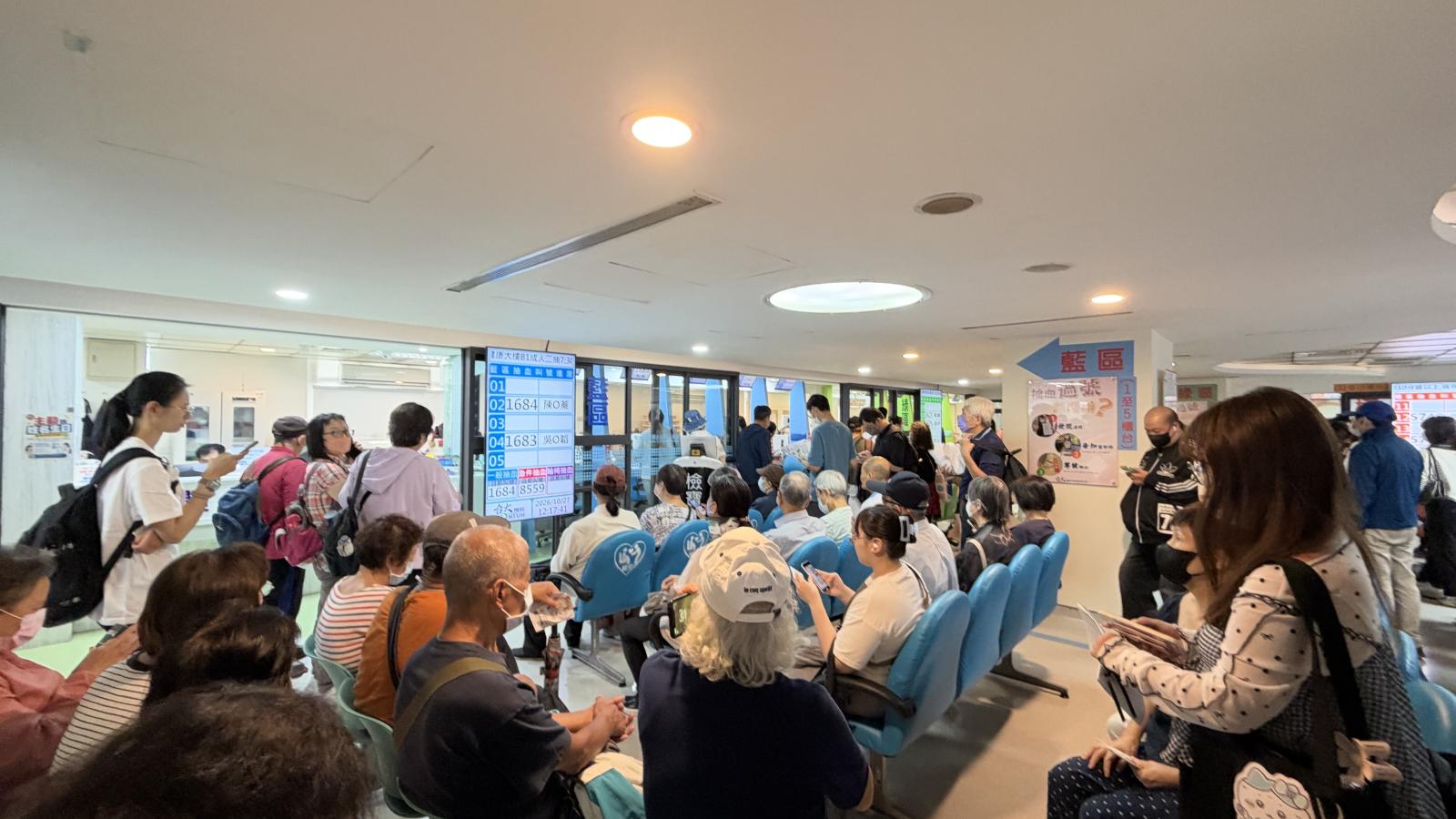 【新新聞】連假後台大醫院塞爆!抽血苦等超過100分鐘 醫界示警:高齡化、醫護荒恐讓排隊愈來愈久