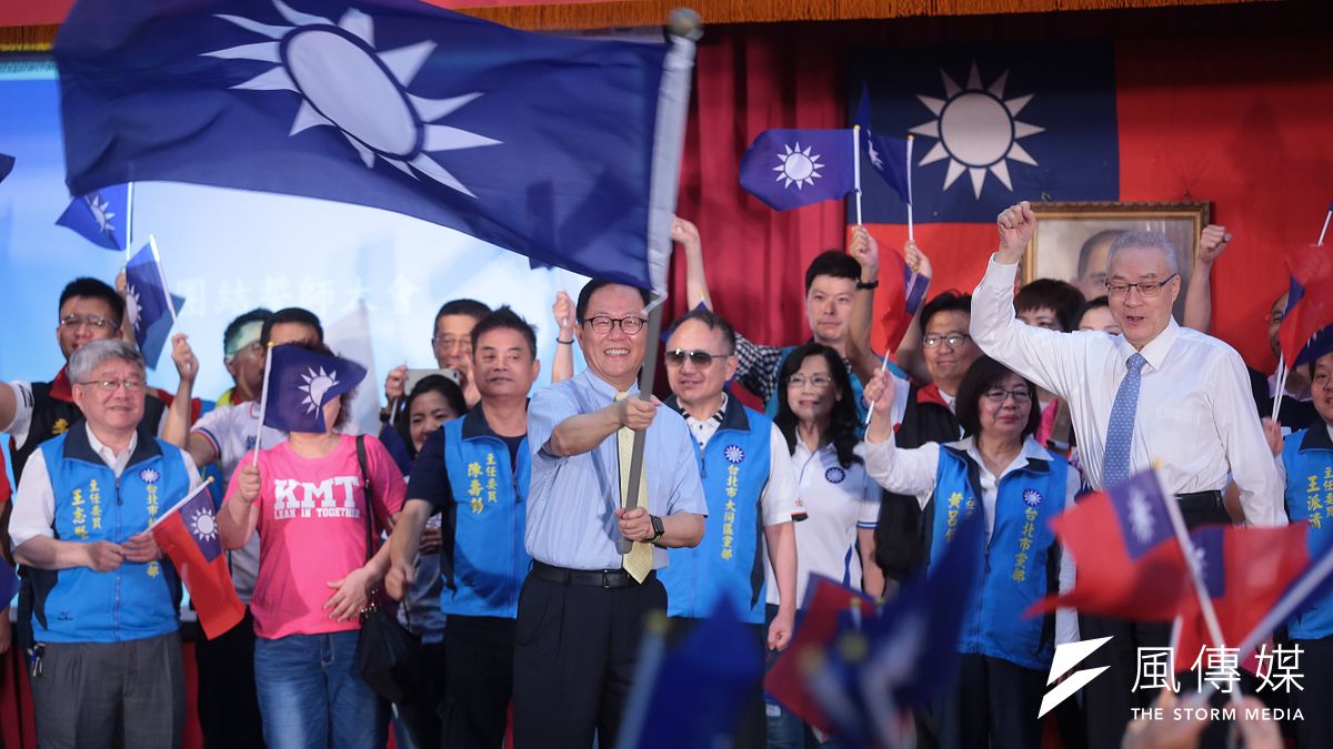 國民黨台北市長參選人丁守中、黨主席吳敦義19日出席台北市小組長授證典禮。(顏麟宇攝) 國民黨台北市長參選人丁守中、黨主席吳敦義19日出席台北市小組長授證典禮。(顏麟宇攝)