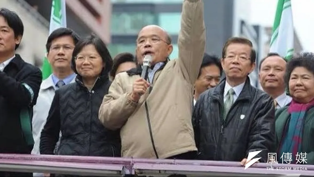 民進黨黨主席蘇貞昌出席21日在包圍立法院活動中宣示,只要學生不退,民進黨就不退。(顏振凱攝)