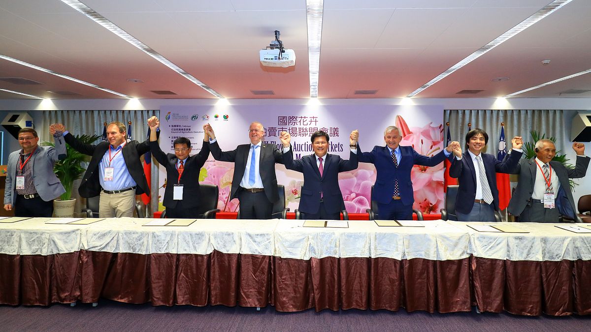 「國際花卉拍賣市場聯盟」合作備忘錄簽署儀式。(台中市政府提供) 「國際花卉拍賣市場聯盟」合作備忘錄簽署儀式。(台中市政府提供)