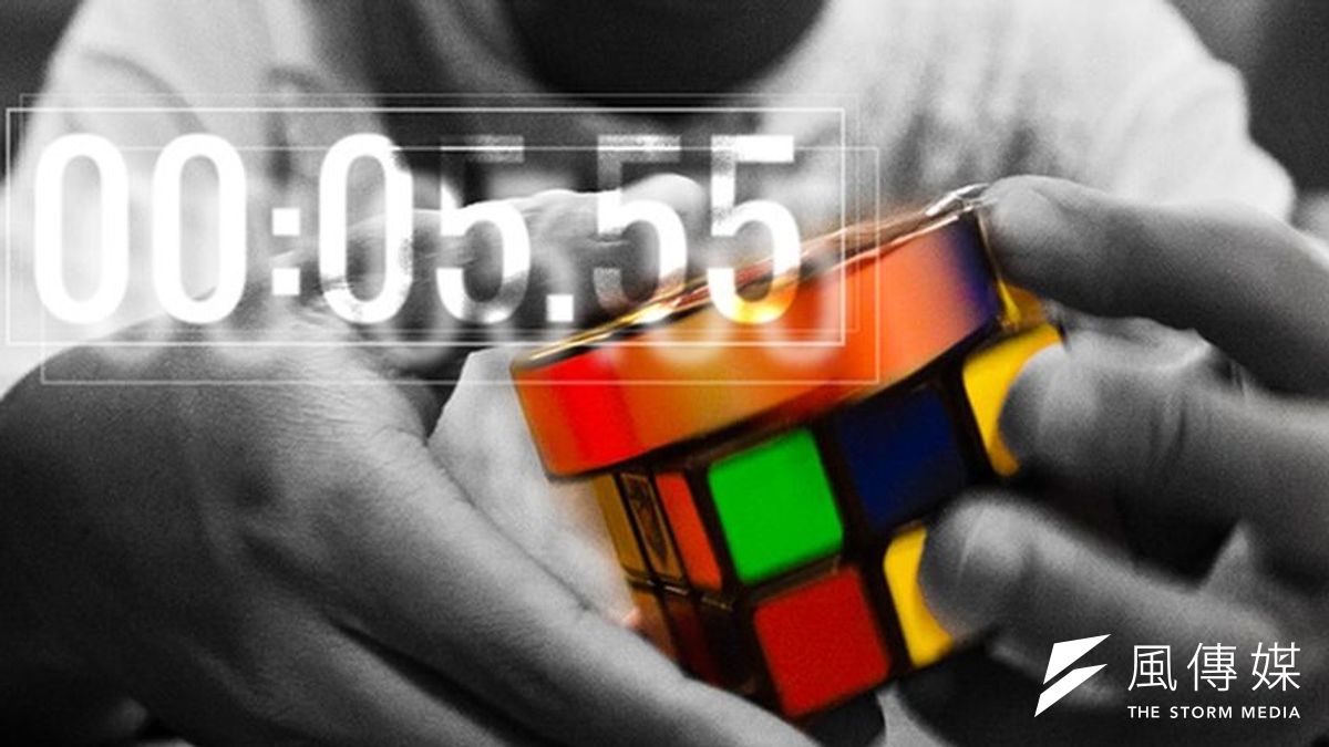 目前魔術方塊最快還原紀錄為5.55秒(取自網路) 目前魔術方塊最快還原紀錄為5.55秒(取自網路)