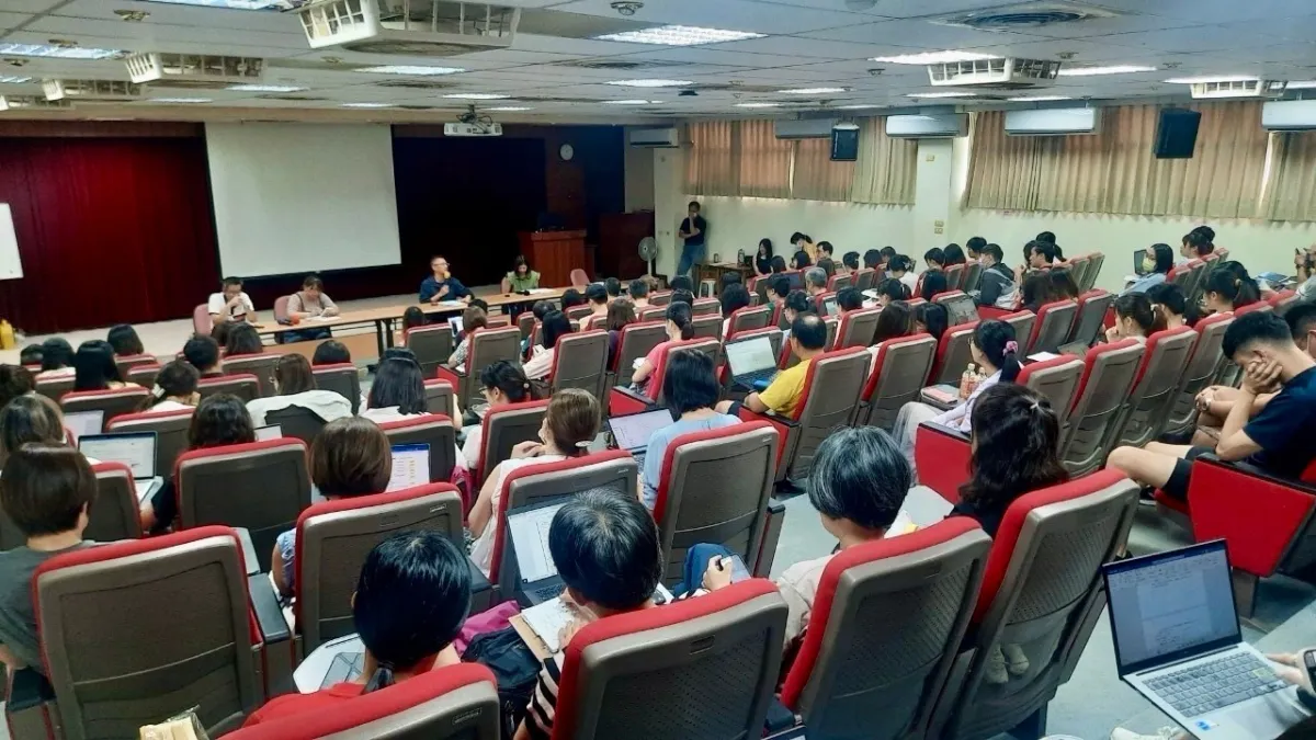 新竹市府團隊逐步實踐高虹安市長對親師生的承諾,透過多項措施優化教育資源配置,並方便學子就近入學。(圖/新竹市政府提供)