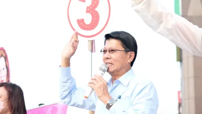 國民黨台南市長提名人參選人謝龍介以五萬票差落選。(圖/謝龍介競選辦公室提供)