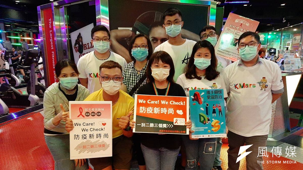 高雄市政府衛生局在情人節前夕,前往世界健身中心(World Gym)中華店,提供免費愛滋病毒與性病篩檢服務。(圖/徐炳文攝) 高雄市政府衛生局在情人節前夕,前往世界健身中心(World Gym)中華店,提供免費愛滋病毒與性病篩檢服務。(圖/徐炳文攝)