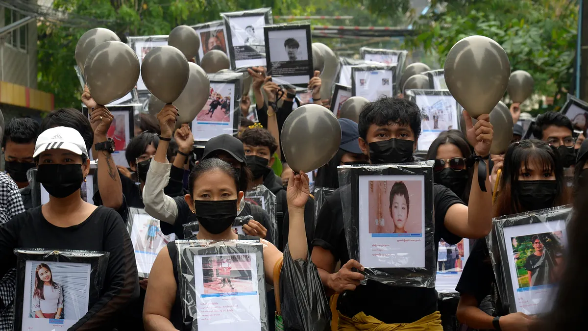 2021年緬甸軍方發動政變,全國民眾走上街頭示威抗議,軍方以血腥鎮壓回應(AP)