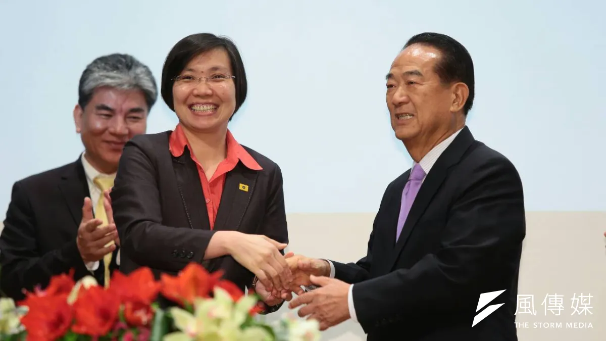 親民黨主席暨總統參選人宋楚瑜(右)的副手民國黨主席徐欣瑩(左),據了解,讓「宋徐配」成局的原因,是前新竹縣長陳進興從中牽線。(顏麟宇攝)