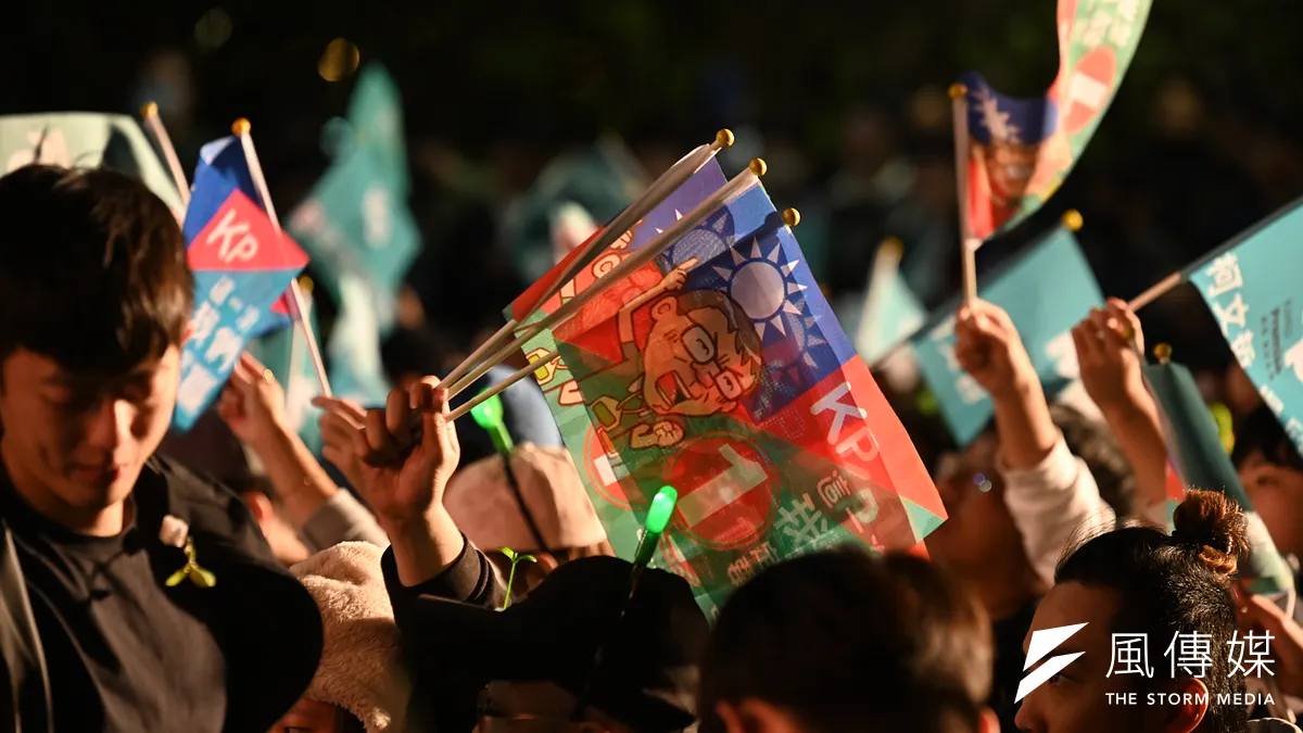 2024大選落幕,民眾黨拿下逾300萬張政黨票,較2020年大幅成長。圖為民眾黨支持者。(陳昱凱攝)