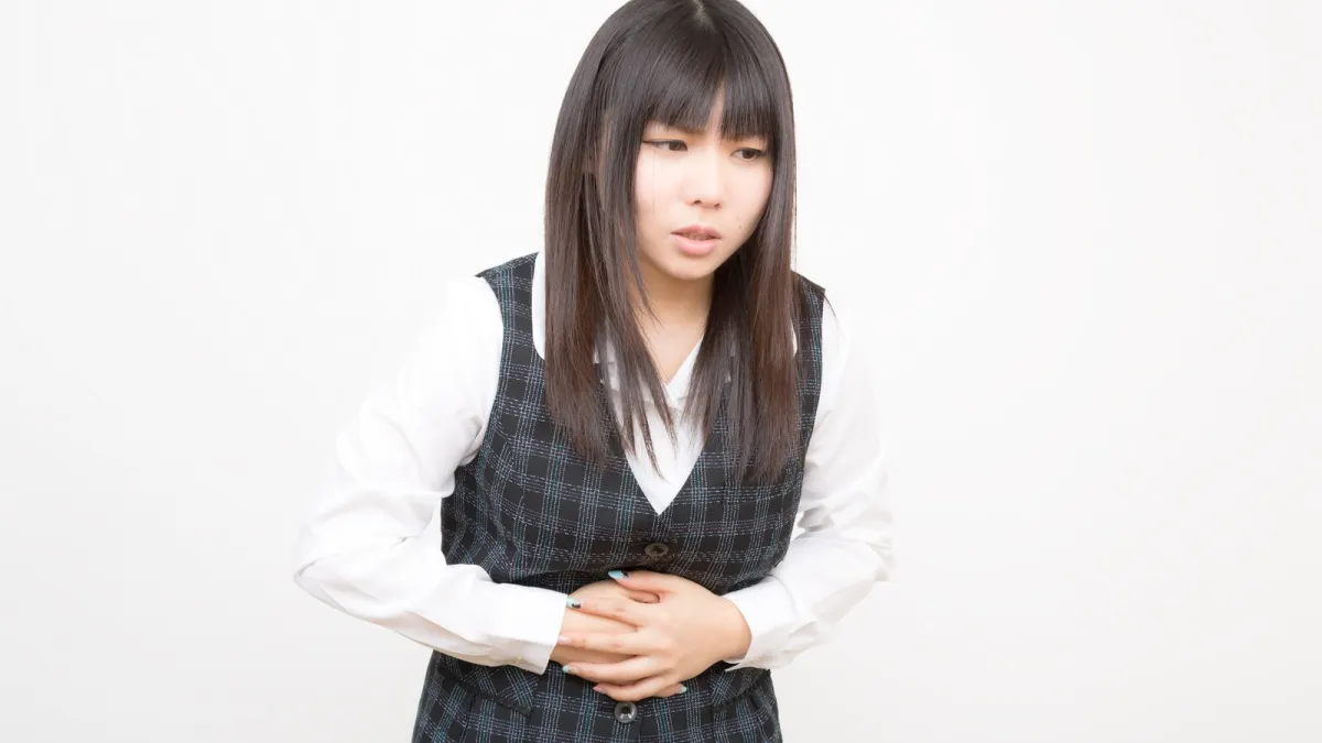 小孩長不高又常感冒?問題可能出在腸胃!中醫講「脾胃為後天之本」,現代醫學也證實「腸腦軸」主導免疫與代謝。中醫師直言:別把肚子當垃圾桶!(示意圖非本人/pakutaso)