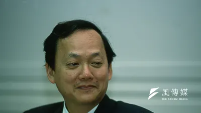 1995年中央下令全民健保如期開辦,時任中央健保局總經理、原有請辭之意的葉金川當時表示「忙得沒時間寫辭呈」。(新新聞資料照)