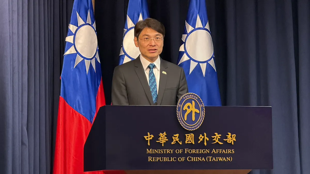 台湾外交部の蕭光偉氏(報道官)が11日午前の定例会見で記者団の質問に答えた。(写真/鍾秉哲撮影) 台湾外交部の蕭光偉氏(報道官)が11日午前の定例会見で記者団の質問に答えた。(写真/鍾秉哲撮影)