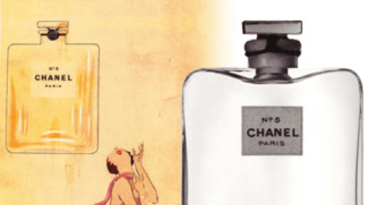 1922年香奈兒請著名的玻璃工廠Brosse Glassework打造的香水瓶,上面變成只有香奈兒的名號。(圖/作者Valerie若維) 1922年香奈兒請著名的玻璃工廠Brosse Glassework打造的香水瓶,上面變成只有香奈兒的名號。(圖/作者Valerie若維)