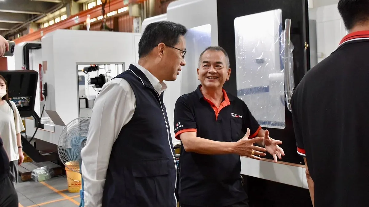 台中市經發局長張峯源拜訪大光長榮機械股份有限公司。(圖/台中市政府) 台中市經發局長張峯源拜訪大光長榮機械股份有限公司。(圖/台中市政府)