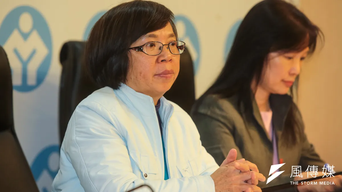 勞動部次長蘇麗瓊(左)請辭獲准,她說,勞動業務隨社會變化做滾動檢討,不是很輕鬆的工作,希望外界多給同仁鼓勵。(資料照,顏麟宇攝)