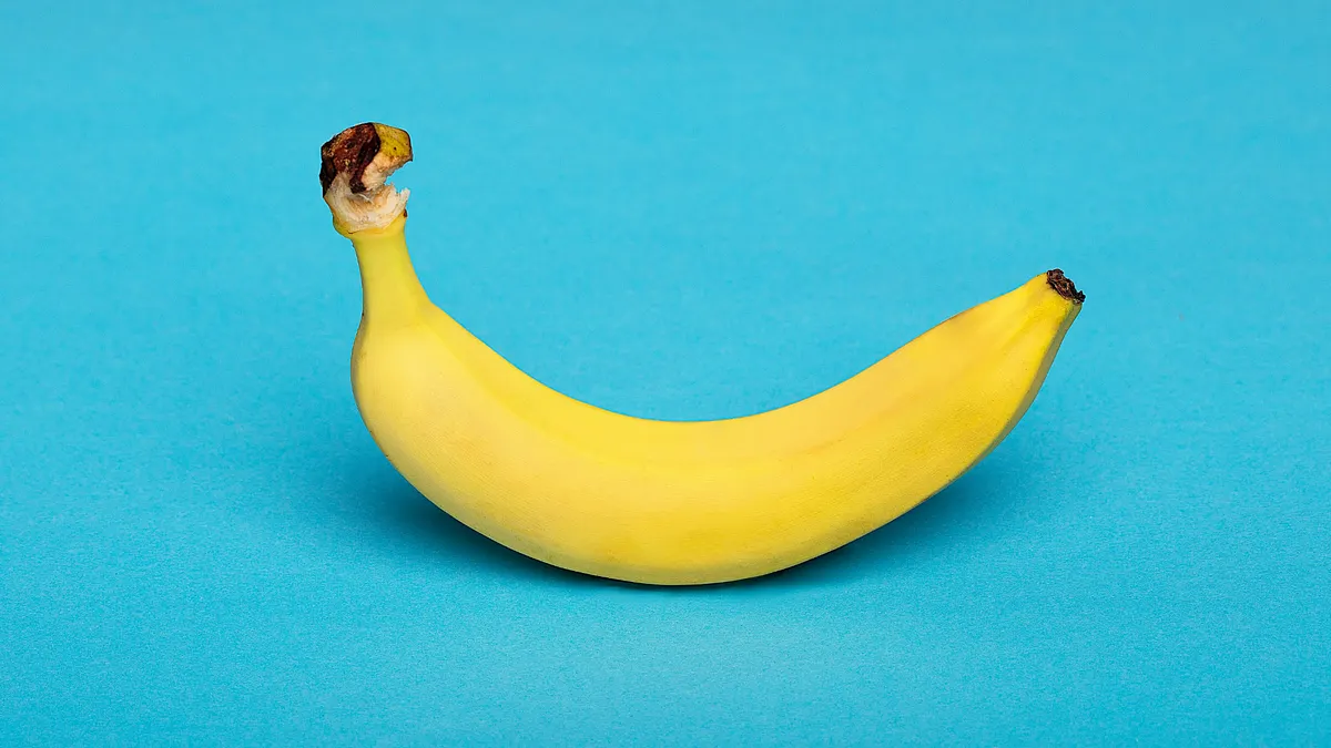 許多現代男性的性知識往往源於成人影片,然而這些經過戲劇包裝的情節,卻常在現實生活中引發不必要的焦慮。(圖/取自unsplash)