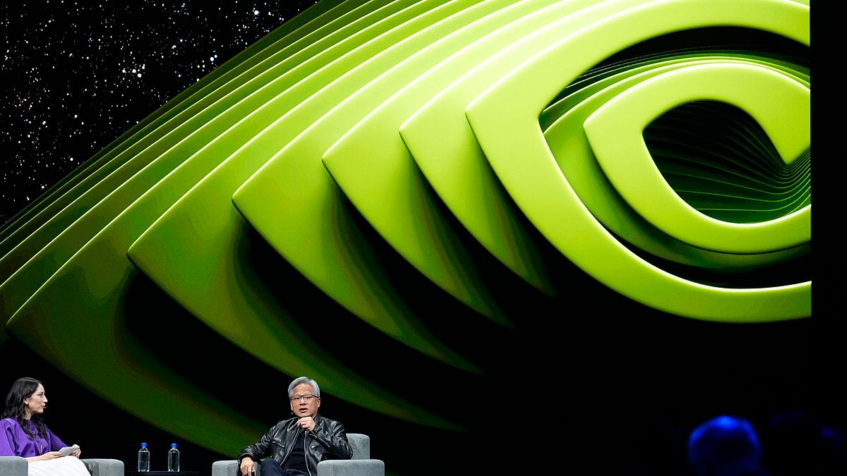 輝達(Nvidia)股價帶頭跳水,外界認為與黃仁勳近期大量出脫持股和傳出新晶片Blackwell將延後出貨有關。(美聯社) 輝達(Nvidia)股價帶頭跳水,外界認為與黃仁勳近期大量出脫持股和傳出新晶片Blackwell將延後出貨有關。(美聯社)
