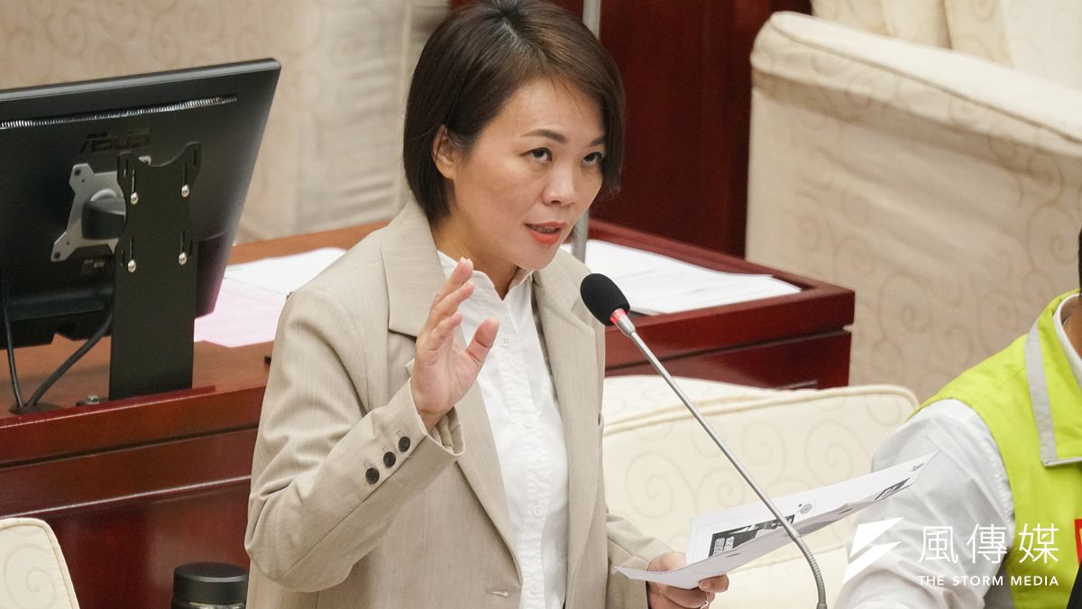 台北市民進黨議員簡舒培於議場質詢。(蔡親傑攝) 台北市民進黨議員簡舒培於議場質詢。(蔡親傑攝)