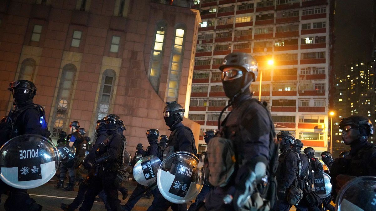 爭取普世價值的香港反送中運動,卻無法獲得民主價值源頭的西方列強實質支援。(資料照,AP) 爭取普世價值的香港反送中運動,卻無法獲得民主價值源頭的西方列強實質支援。(資料照,AP)