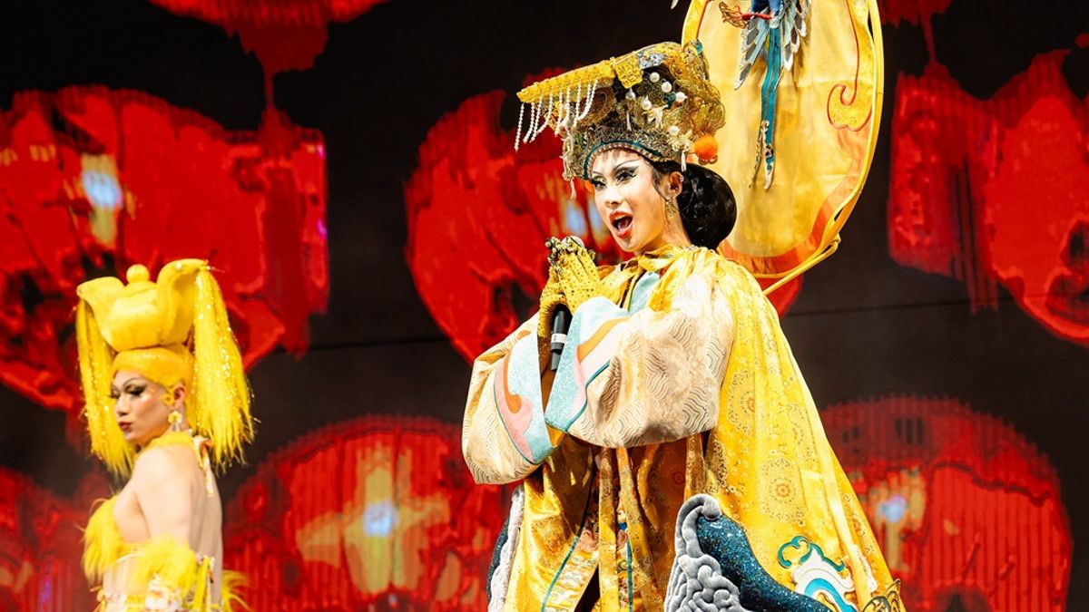 妮妃雅在《寶島富麗秀》以一席天上聖母的絕美扮相壓軸登場,吸引上千粉絲朝聖。(圖/文化部提供) 妮妃雅在《寶島富麗秀》以一席天上聖母的絕美扮相壓軸登場,吸引上千粉絲朝聖。(圖/文化部提供)