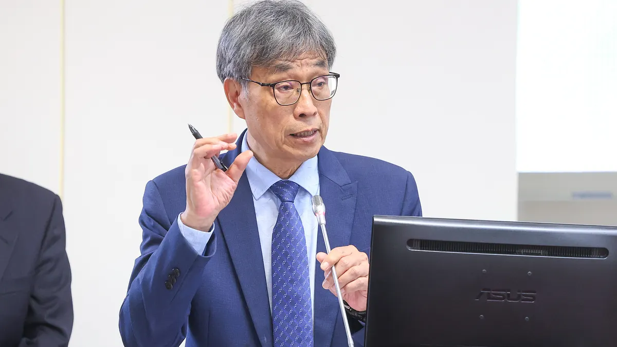 農業部長陳駿季15日於經濟委員會備詢。(顏麟宇攝) 農業部長陳駿季15日於經濟委員會備詢。(顏麟宇攝)