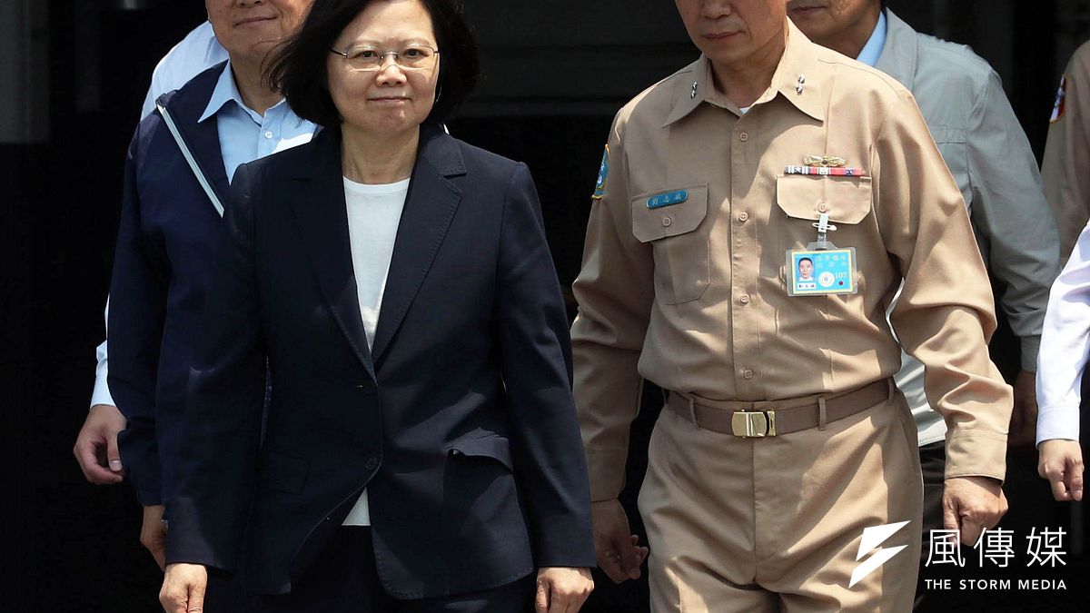 20190329-海軍副司令劉志斌中將(右)調任參謀本部副總長執行官,同時晉任海軍二級上將。(蘇仲泓攝) 20190329-海軍副司令劉志斌中將(右)調任參謀本部副總長執行官,同時晉任海軍二級上將。(蘇仲泓攝)