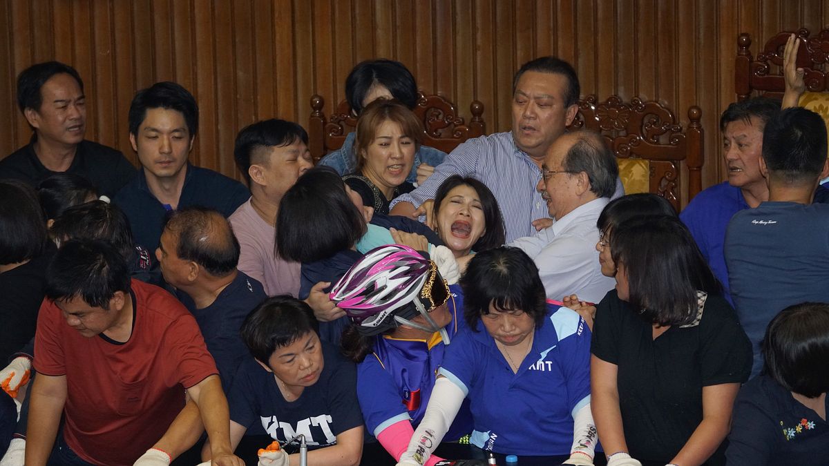 國民黨立委陳玉珍(見圖)在主席台死守近50分鐘,奮戰精神讓民進黨立委羅致政直呼「不愧是來自金門戰地!」(資料照,顏麟宇攝) 國民黨立委陳玉珍(見圖)在主席台死守近50分鐘,奮戰精神讓民進黨立委羅致政直呼「不愧是來自金門戰地!」(資料照,顏麟宇攝)