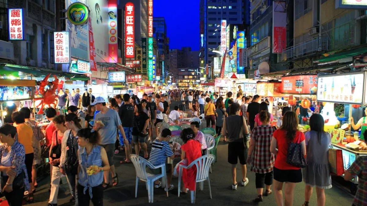 觀光署近日公布114年遊客最愛夜市排名,前三名分別為饒河街夜市、寧夏夜市以及士林夜市。(圖/取自中華民國交通部觀光署)
