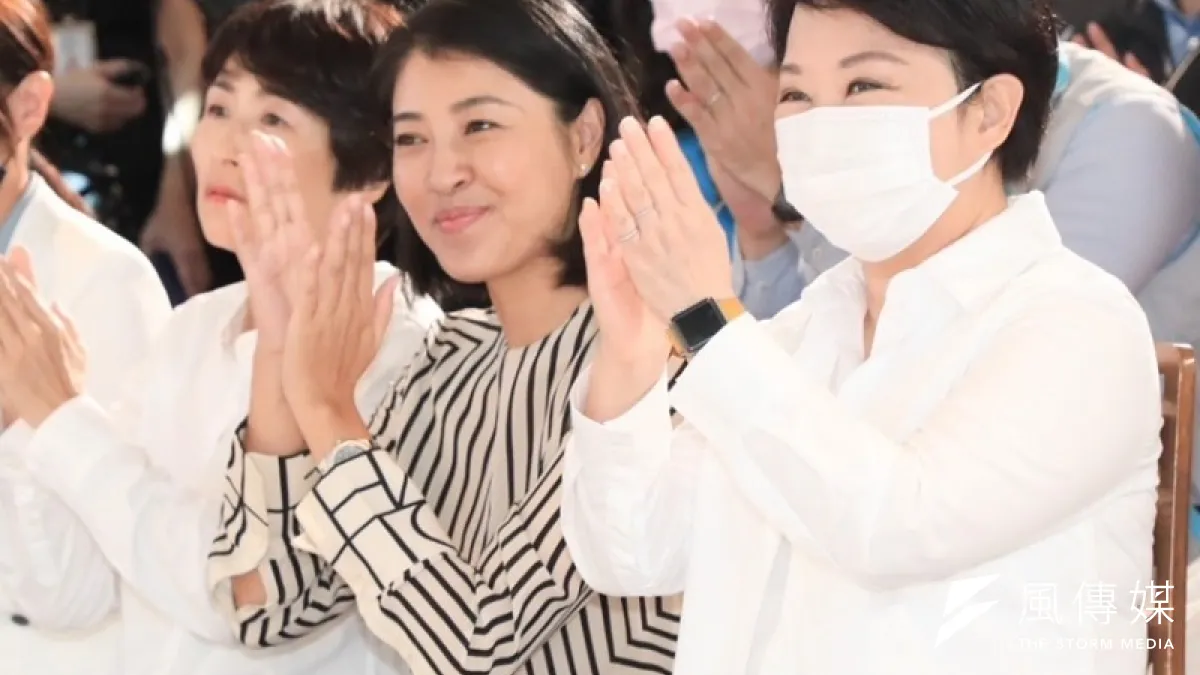 風災過後,台中市長盧秀燕(右1)大力協助南投救災。(資料照,王秀禾攝)