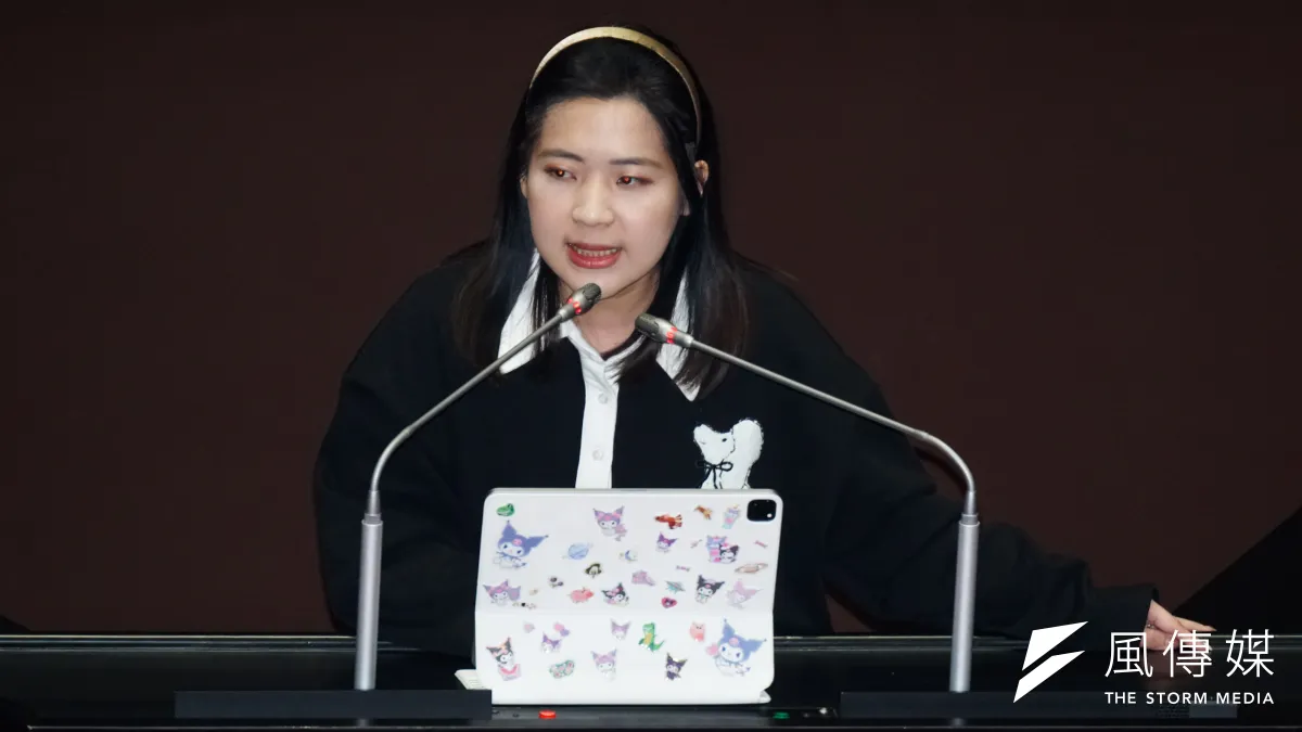 國民黨立委徐巧芯指出,民進黨揚言罷免國民黨所有立委,而支持者青鳥的作法就是製圖「詛咒國民黨的立委全員去S,是不是跟嘲人父喪的事異曲同工?」(資料照,蔡親傑攝)