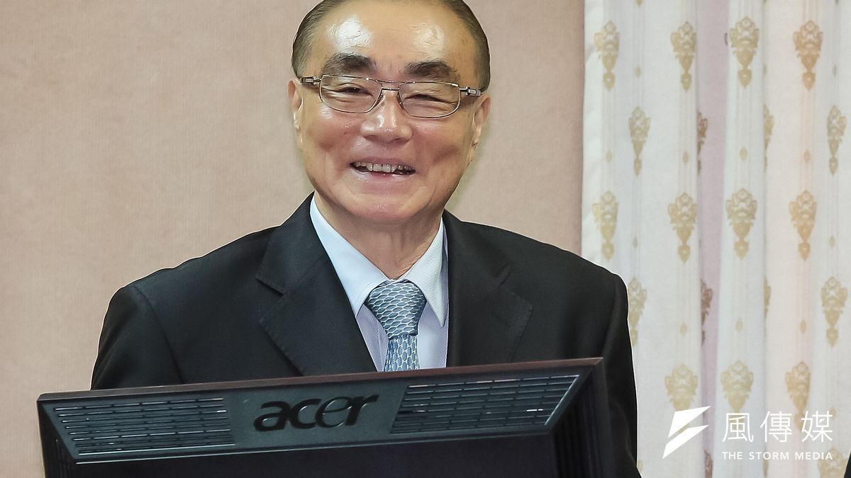 國防部長馮世寬13日在與媒體餐敘時表示,當戰爭來臨,國軍要以崇高的榮譽、無比的尊嚴,勇敢地走向戰場、含笑的為國犧牲。(資料照,顏麟宇攝) 國防部長馮世寬13日在與媒體餐敘時表示,當戰爭來臨,國軍要以崇高的榮譽、無比的尊嚴,勇敢地走向戰場、含笑的為國犧牲。(資料照,顏麟宇攝)