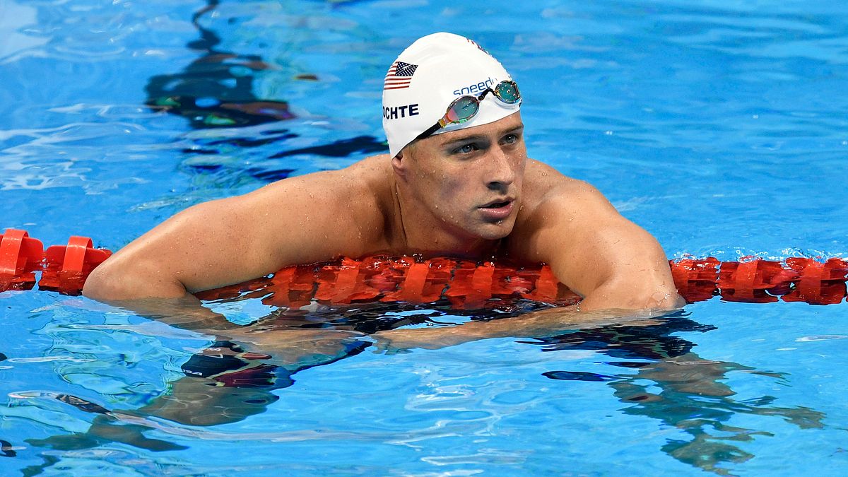 美國奧運金牌泳將羅切特(Ryan Lochte)因謊稱被搶,痛失4家廠商代言、贊助,連2020東京奧運都可能被取消資格。(美聯社) 美國奧運金牌泳將羅切特(Ryan Lochte)因謊稱被搶,痛失4家廠商代言、贊助,連2020東京奧運都可能被取消資格。(美聯社)