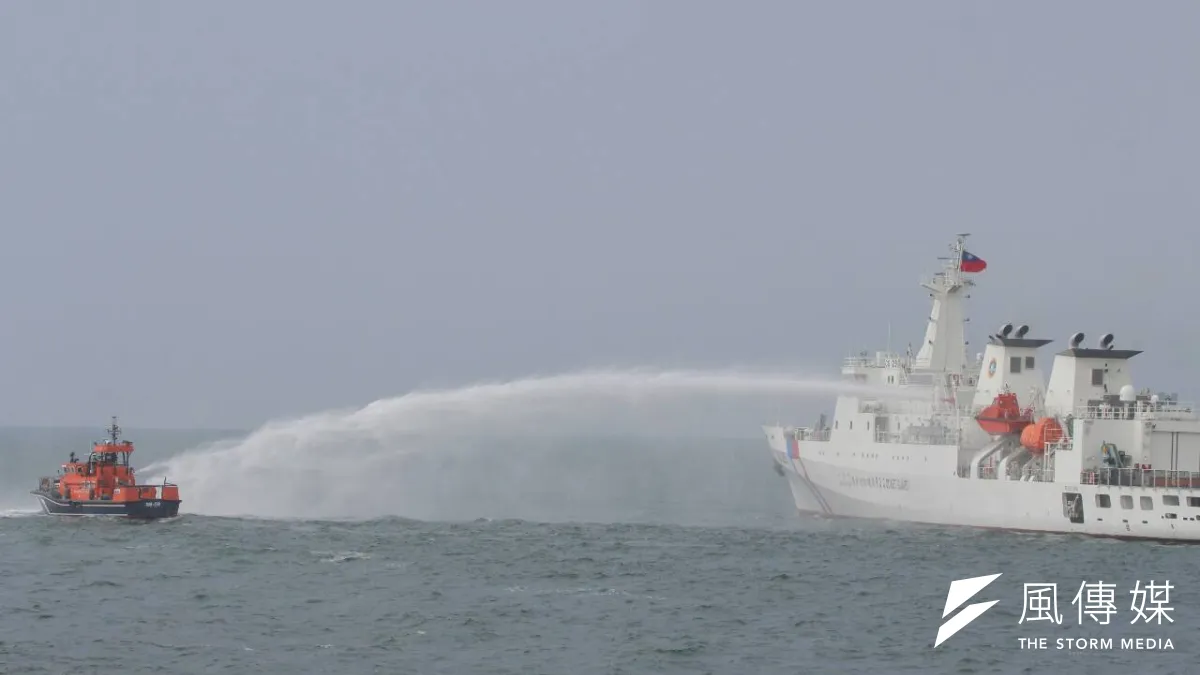 國軍聯合海巡署護漁操演,高雄艦驅離外來船隻(葉信菉攝)
