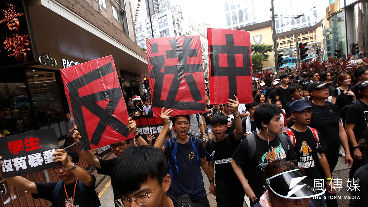 香港「反送中」大遊行戳破「一國兩制」假相,北京只在乎一國,無視兩制。(新新聞郭晉瑋攝) 香港「反送中」大遊行戳破「一國兩制」假相,北京只在乎一國,無視兩制。(新新聞郭晉瑋攝)