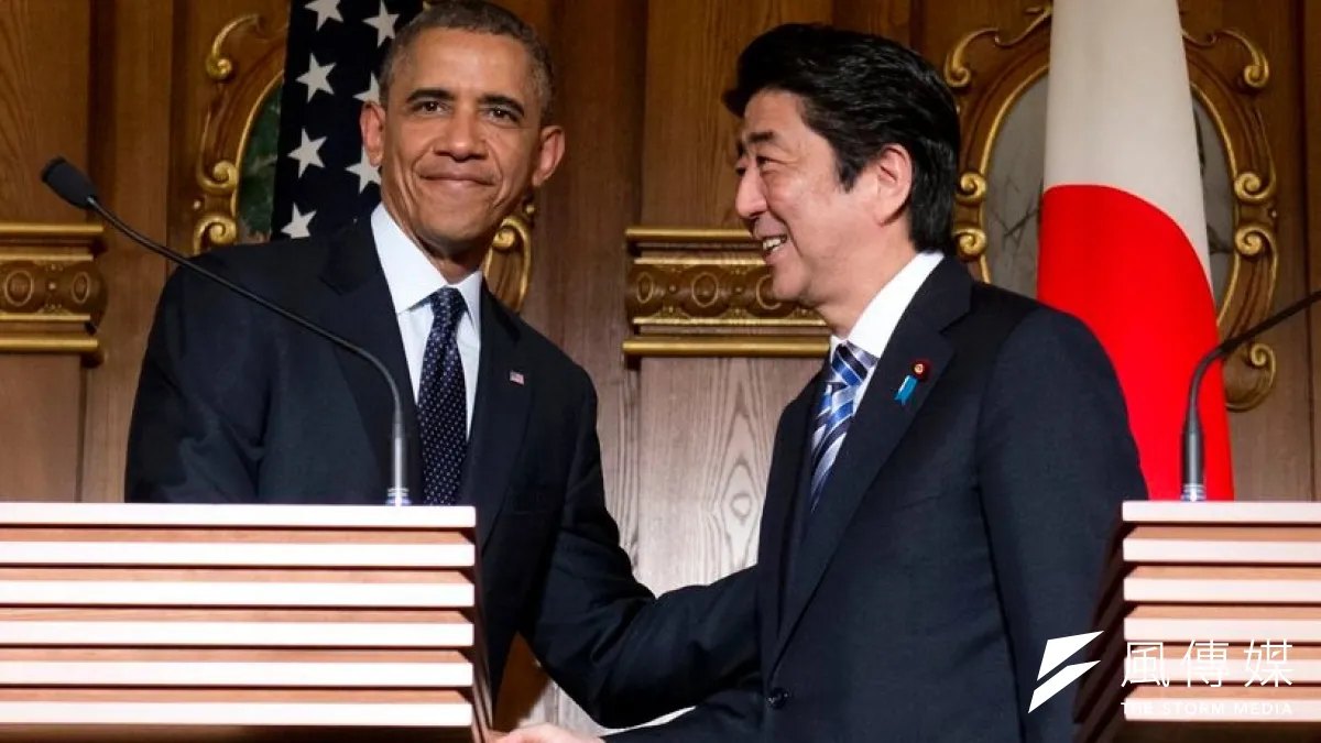 歐巴馬(左)與安倍晉三24日在東京舉行高峰會。(美聯社)