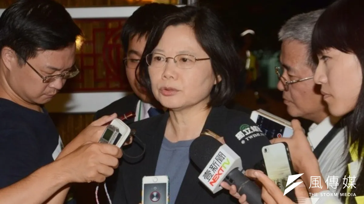 民進黨主席蔡英文26日下午與美國在台協會理事主席薄瑞光會晤,雙方就台美關係、兩岸關係及年底選舉交換意見。圖為蔡英文26日晚間出席北社感恩募款餐會。(宋小海攝)